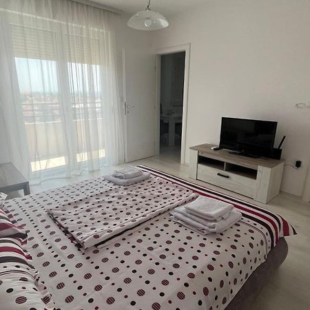 Harmony Relax Apartment Парачин Екстериор снимка